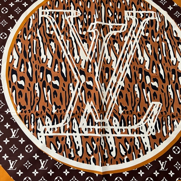 Louis Vuitton hand rolled silk scarf,made in france. - Picture 3 of 6